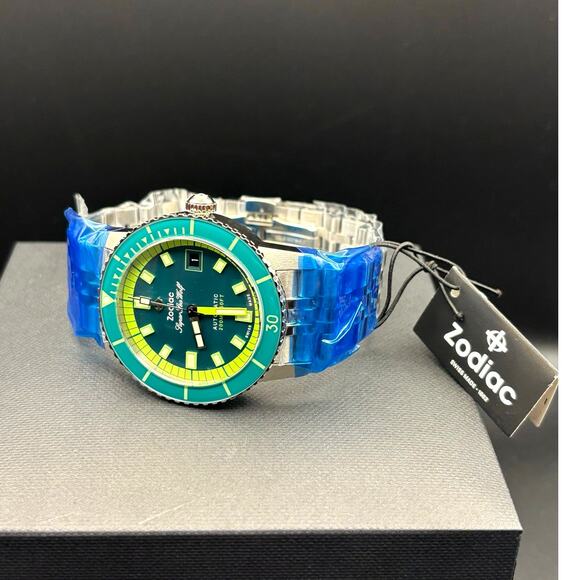 Zodiac Super Sea Wolf ZO9310 Automatic Diver Stainless Steel Jubilee Bracelet - Picture 4 of 17